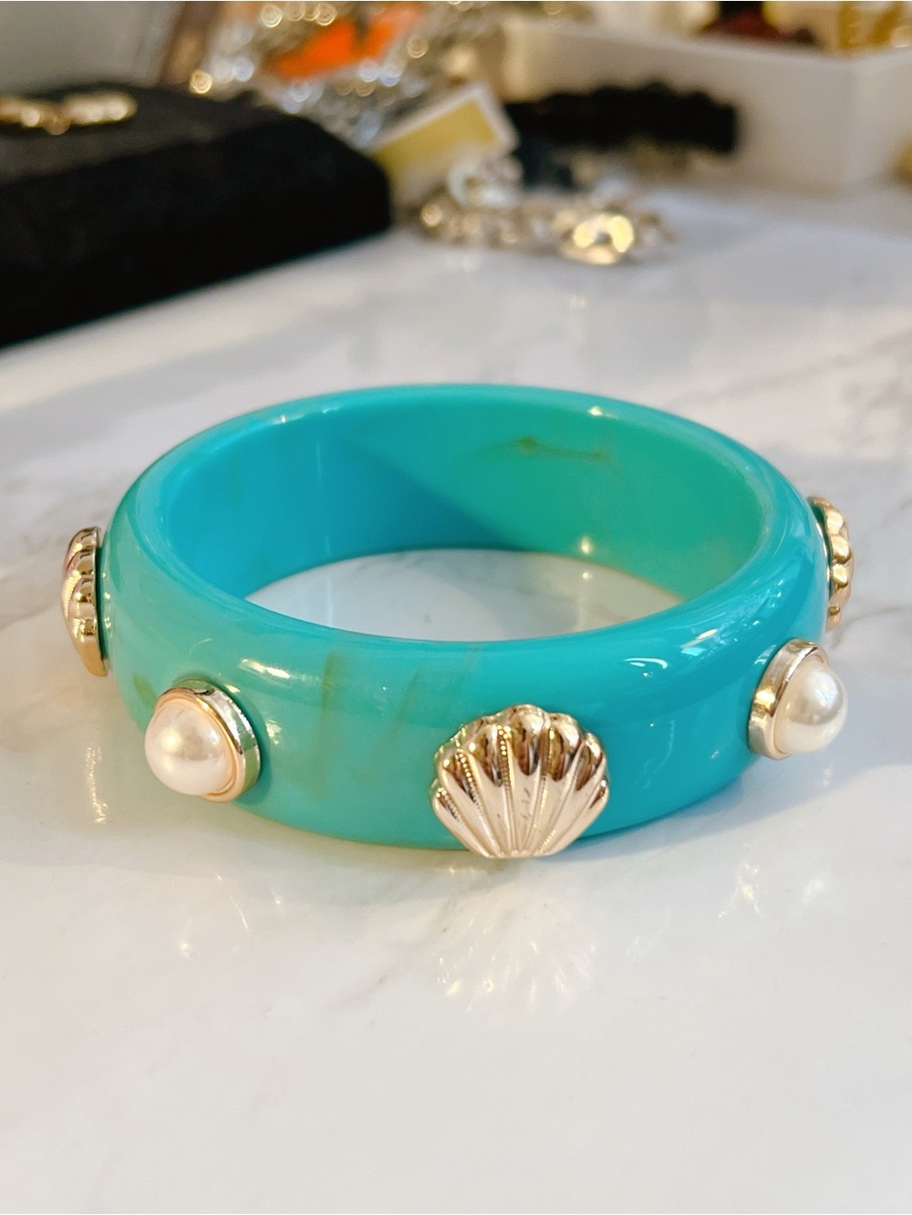 Turquoise toned lucite Pearl shell gold plated bangle bracelet M blue
